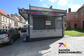 Kiosk w centrum z wyposażeniem gastronomicznym